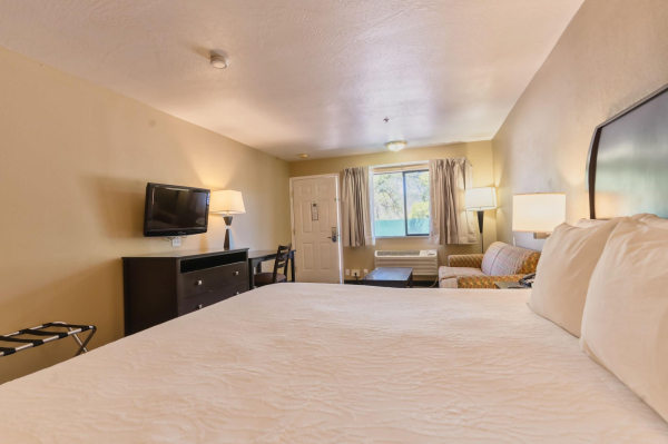 Best offers for The Oakhurst Inn Yosemite