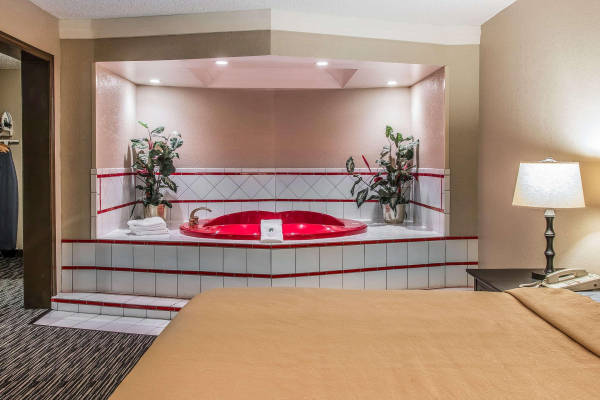 Best offers for Quality Inn & Suites Banquet Center Detroit
