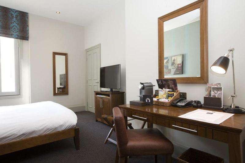 أفضل العروض ل د يو فين و بيسترو إيديمبورج