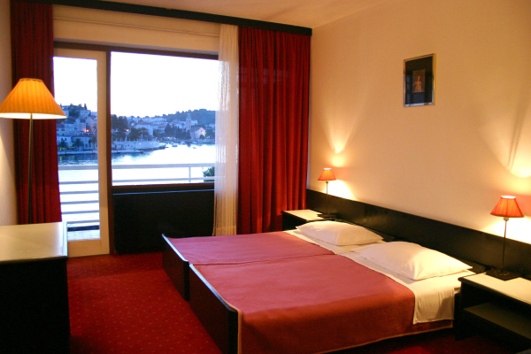 Best offers for Delfin Hvar Split 