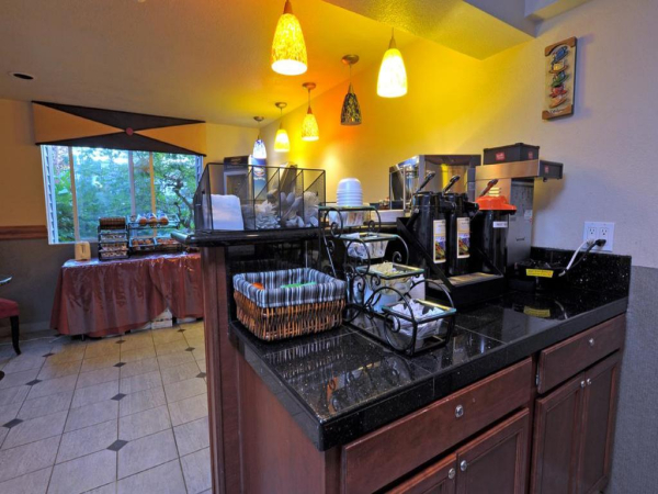 Best offers for Shilo Inn Portland Rose Garden Portland 