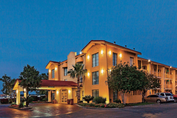 أفضل العروض ل سابر 8 سانانتونيو نير سوورلدانجرام بارك سانانتونيو 