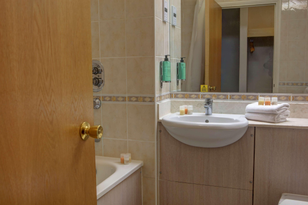 أفضل العروض ل The Watermill Hotel, Sure Hotel Collection by Best لوتون 