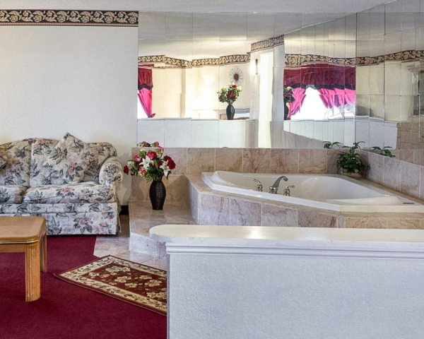 Best offers for Econo Lodge South Petersburg