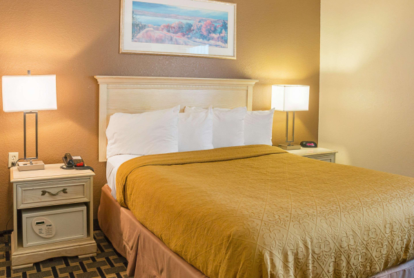 Best offers for Quality Inn & Suites Detroit Metro Airport Detroit 