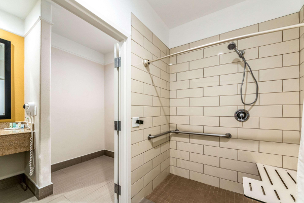 أفضل العروض ل ك يواليتيان سويتس سوورلد نورث سانانتونيو 