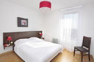 PARK AND SUITES ELEGANCE CORNEBARRIEU