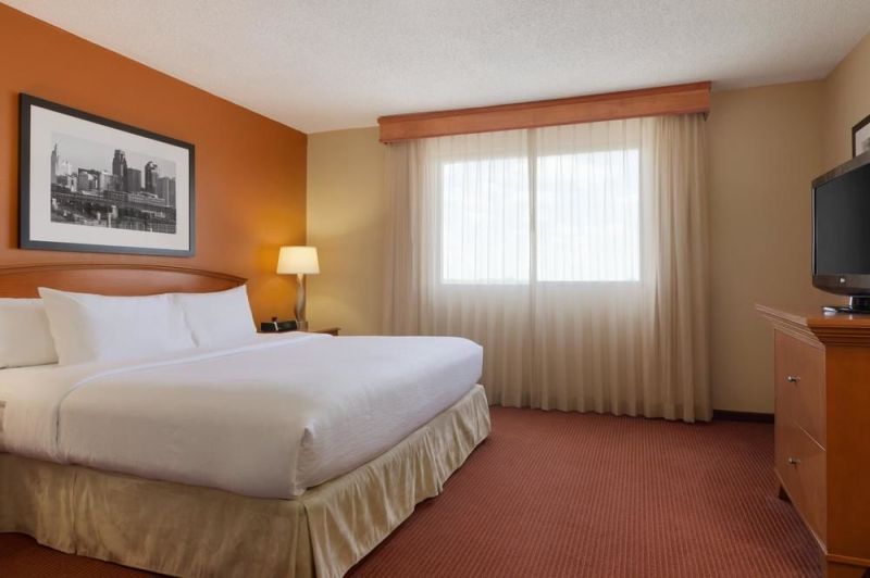 Best offers for Embassy Suites by Hilton Kansas City International Airport Kansas City 