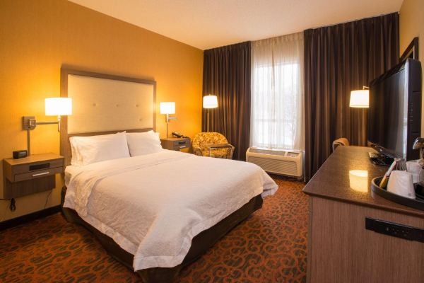 Best offers for Hampton Inn By Hilton Toronto-Mississauga West Mississauga Beach