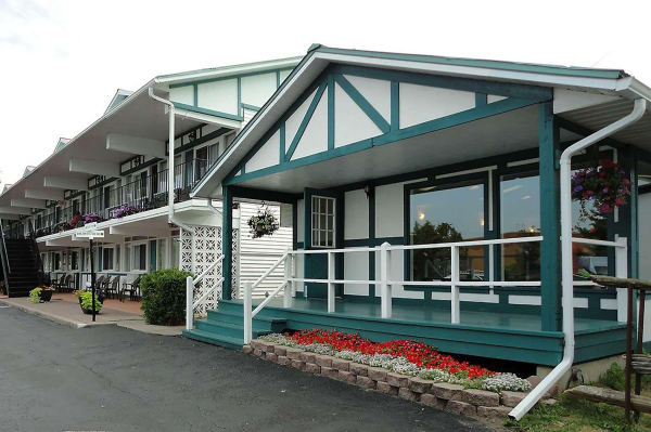 Best offers for Super 8 by Wyndham Gananoque/Country Squire Resort Gananoque