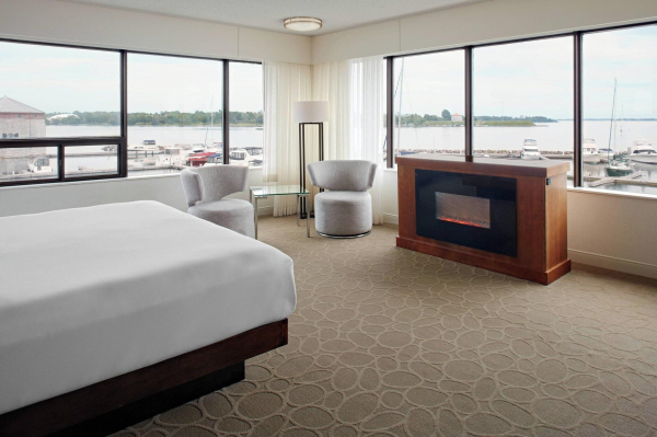 أفضل العروض ل Delta Hotels Kingston Waterfront كينجستون