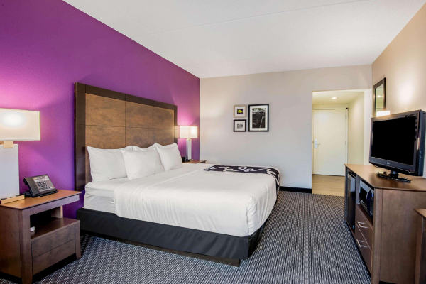 Best offers for La Quinta Inn & Suites Baltimore BWI Airport 2045 Linthicum 