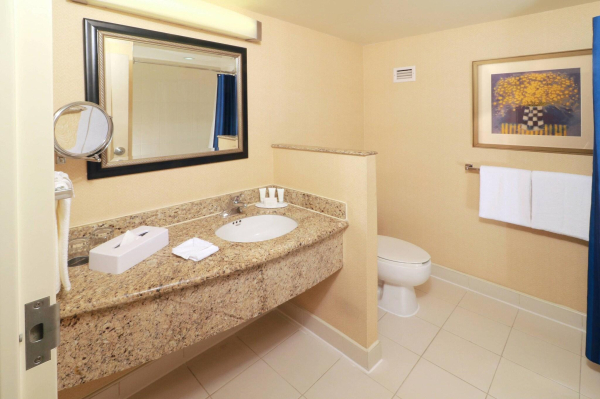 أفضل العروض ل Courtyard by Marriott Monterrey San Jeronimo مونتى ريى