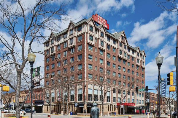 أفضل العروض ل Hotel Alex Johnson, Curio Collection By Hilton رابيد سيتي 