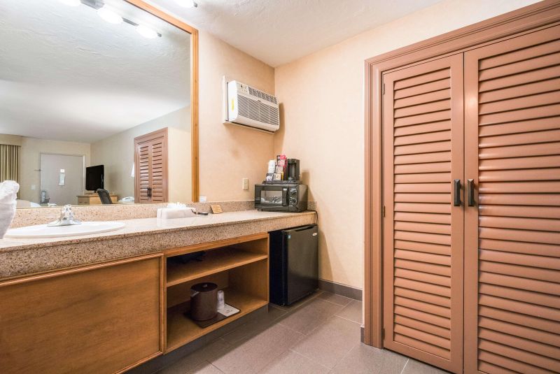 أفضل العروض ل بست وسترن بلاس بافيليونس اناهيم 