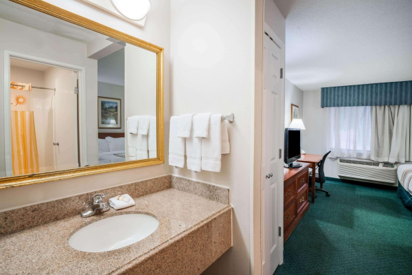 Best offers for La Quinta Inn & Suites By Wyndham Nashville Frankl Franklin 