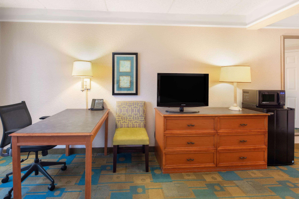 Best offers for La Quinta Inn & Suites By Wyndham Ft. Lauderdale P Fort Lauderdale 