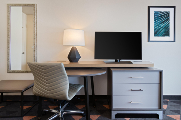 أفضل العروض ل هوليداي فندق و اجنحه فندقيهاكروس فروم انيفرسالارلاندو أورلاندو