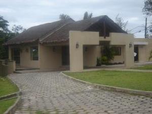 Los Cedros Eco Resort
