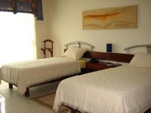 Los Cedros Eco Resort