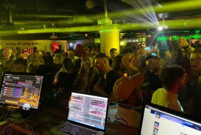 Pub Crawl in themed bars