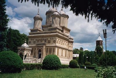 Monastery of Curtea de Argeș (by train from Bucharest) Monastery of Curtea de Argeș (by train from Bucharest)