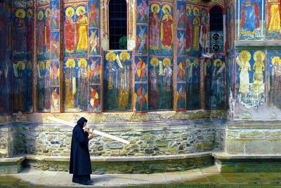 Private day trip from Iasi to the UNESCO Painted Monasteries in B