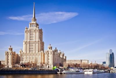 Moscow: Metro tour & boat trip of Moscow river Moscow: Metro tour & boat trip of Moscow river