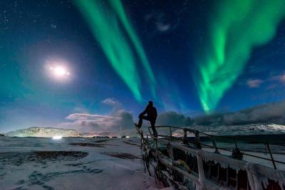 Northern Lights Hunting by forecast. Evening in the Murmansk