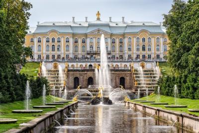 Full-Day Tour to The Grand Palace and Parks in Peterhof