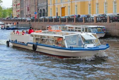 St Petersburg 1 Hour Boat Tour with Audioguide