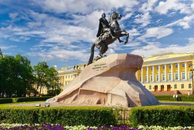 Saint Petersburg Guided City Tour by Car