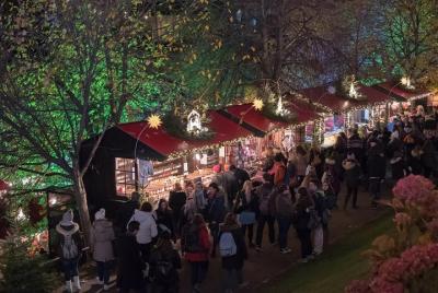Private Customized Tour: A Local Private Customized Tour: A Local's Christmas In Edinburgh