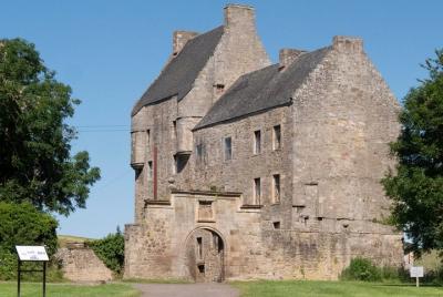 Outlander tours Lallybroch and Castle Leoch Outlander tours Lallybroch and Castle Leoch