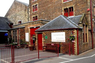 Edinburgh and Golf and Distillery Tour with Private Driver Edinburgh and Golf and Distillery Tour with Private Driver