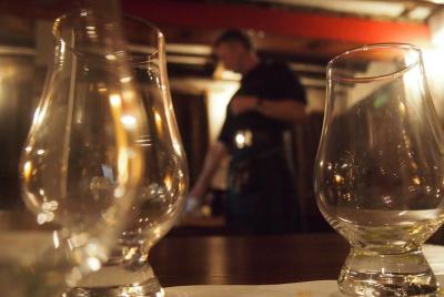 Small Group Edinburgh Whisky Tour and Tasting with Private Option Small Group Edinburgh Whisky Tour and Tasting with Private Option