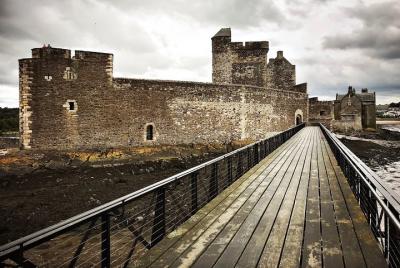 Private Outlander and Film Locations Luxury Day Tour  Private Outlander and Film Locations Luxury Day Tour