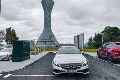 Edinburgh to Edinburgh Airport Private Premium Transfer With Chauffeur Edinburgh to Edinburgh Airport Private Premium Transfer With Chauffeur