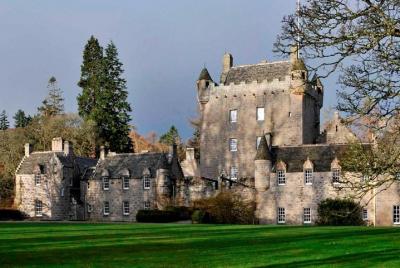Tour 2 Cawdor Castle, Inverness, Culloden Battlefield and Loch Ness Tour 2 Cawdor Castle, Inverness, Culloden Battlefield and Loch Ness