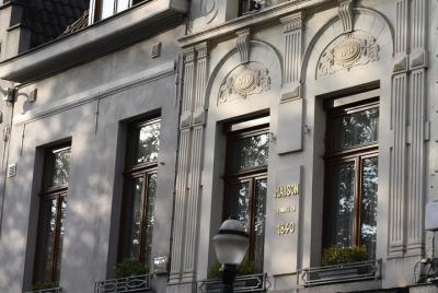 Self-guided Discovery Walk in Brussels: the secrets of Place Sain