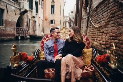 Private Gondola ride and Photo Session in Venice. Private Gondola ride and Photo Session in Venice.