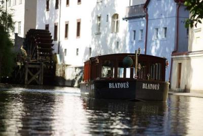 Full-Day Private Prague City tour: Prague Castle and Vltava River Full-Day Private Prague City tour: Prague Castle and Vltava River