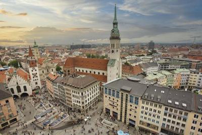 Professional Guides Walking Tours-Munich Day/Night (1-2pers) Professional Guides Walking Tours-Munich Day/Night (1-2pers)