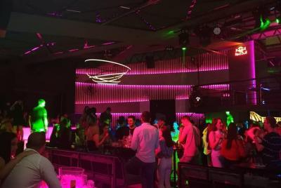 Pub/Bar/Party Crawl, BEST Night Life Tour - like a LOCALS do