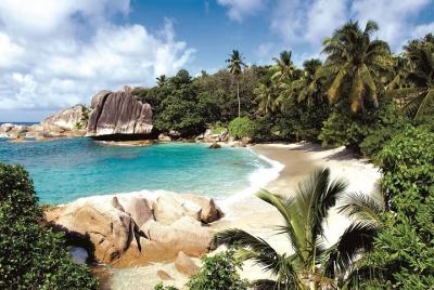 Full-Day Excursion of Coco, Sister and Felicite Islands from Praslin Island Full-Day Excursion of Coco, Sister and Felicite Islands from Praslin Island
