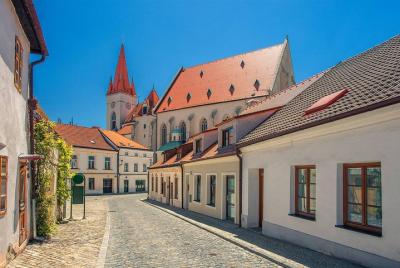 Bratislava-Prague One-Way Sightseeing Tour Bus Bratislava-Prague One-Way Sightseeing Tour Bus