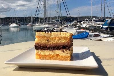 Hop and Taste Hop on-Hop off Hop and Taste Hop on-Hop off