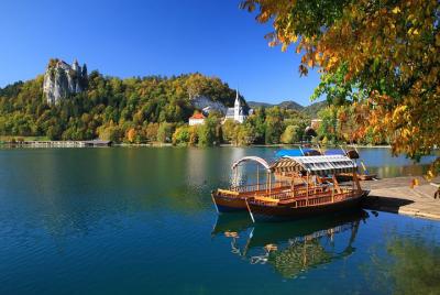 PRIVATE TOUR Lake Bled and Traditional Lunch in Radovljica from L