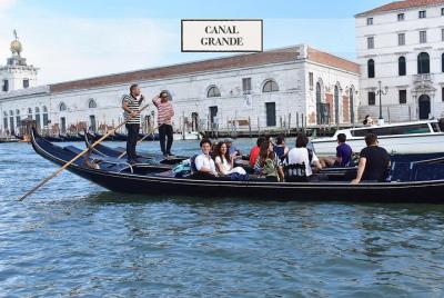 Venice: Gondola ride on Grand Canal with music and dinner Venice: Gondola ride on Grand Canal with music and dinner