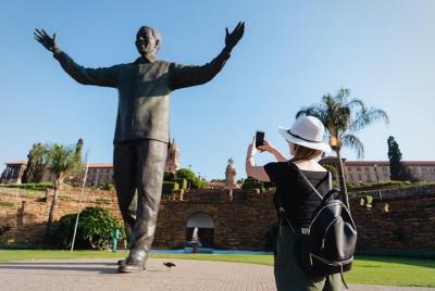Pretoria, Joburg and Soweto Full Day Tour (English / German Guide